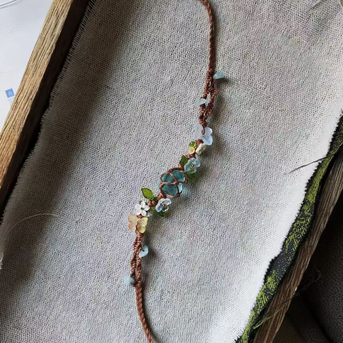 Handmade raw crystal bracelet - fresh & delicate woven style